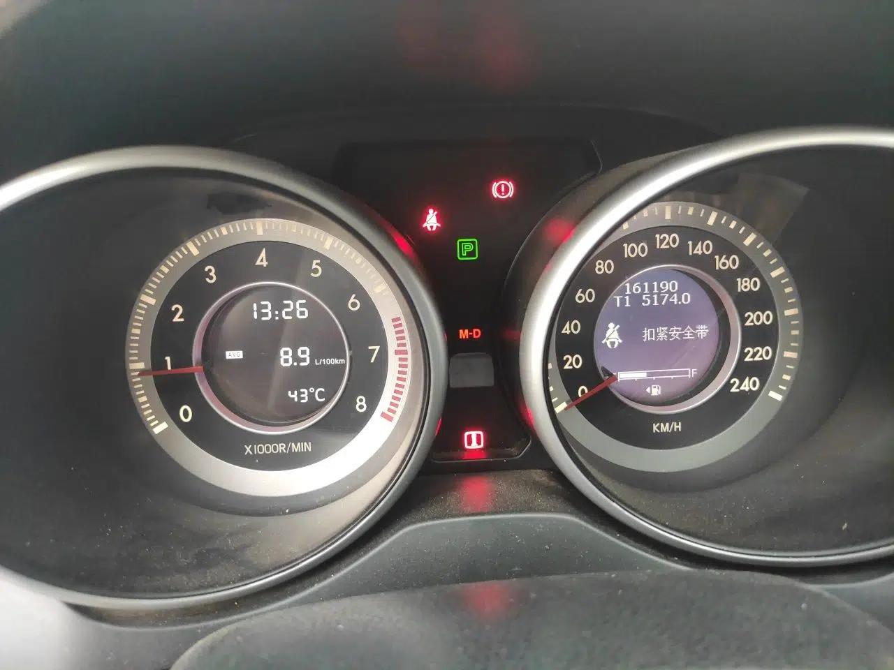 Bestune X80 2015 2.0L Automatic Comfort Anniversary Edition — миниатюра 11