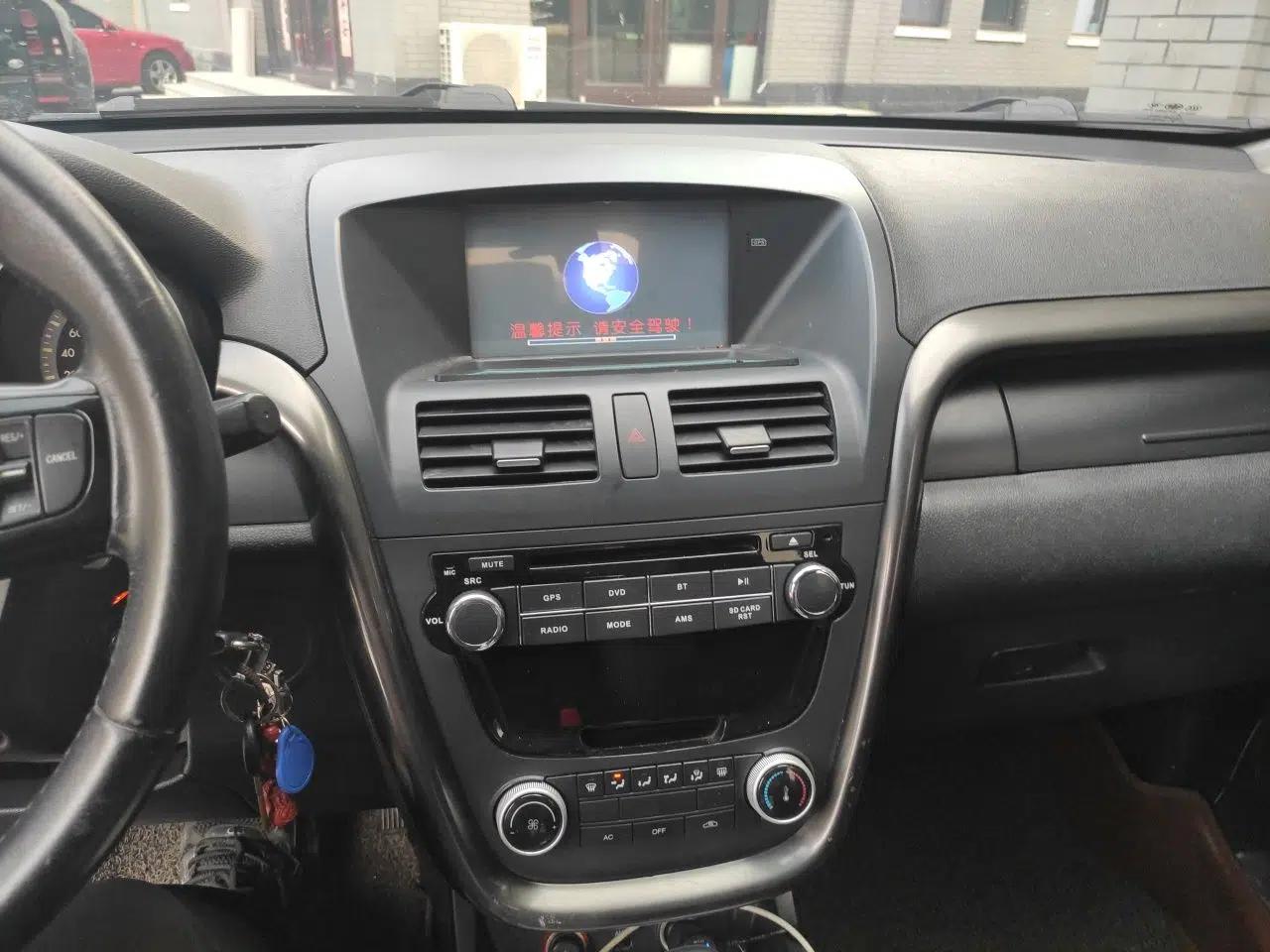 Bestune X80 2015 2.0L Automatic Comfort Anniversary Edition — миниатюра 13