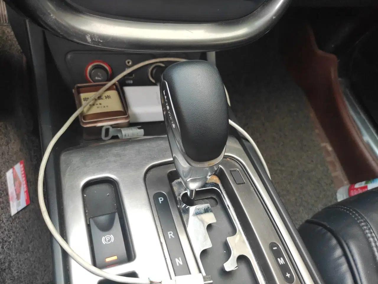 Bestune X80 2015 2.0L Automatic Comfort Anniversary Edition — миниатюра 14