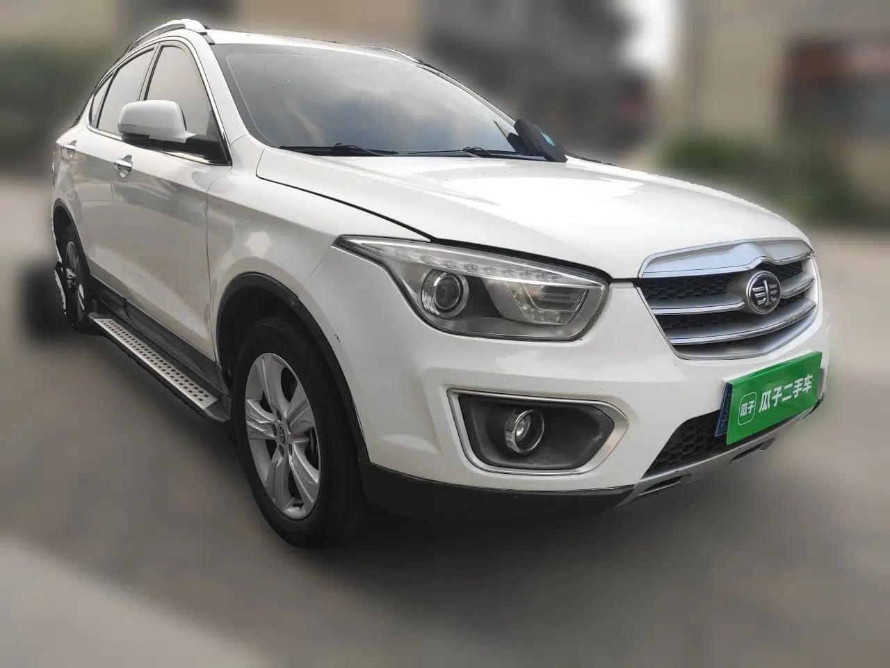 Bestune X80 2015 2.0L Automatic Comfort Anniversary Edition — миниатюра 3