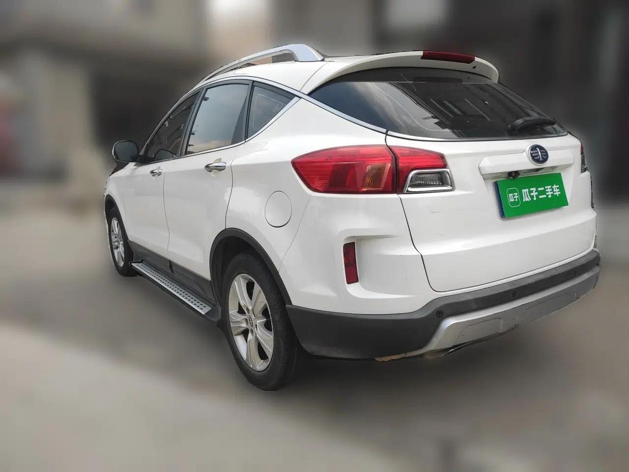 Bestune X80 2015 2.0L Automatic Comfort Anniversary Edition — миниатюра 4