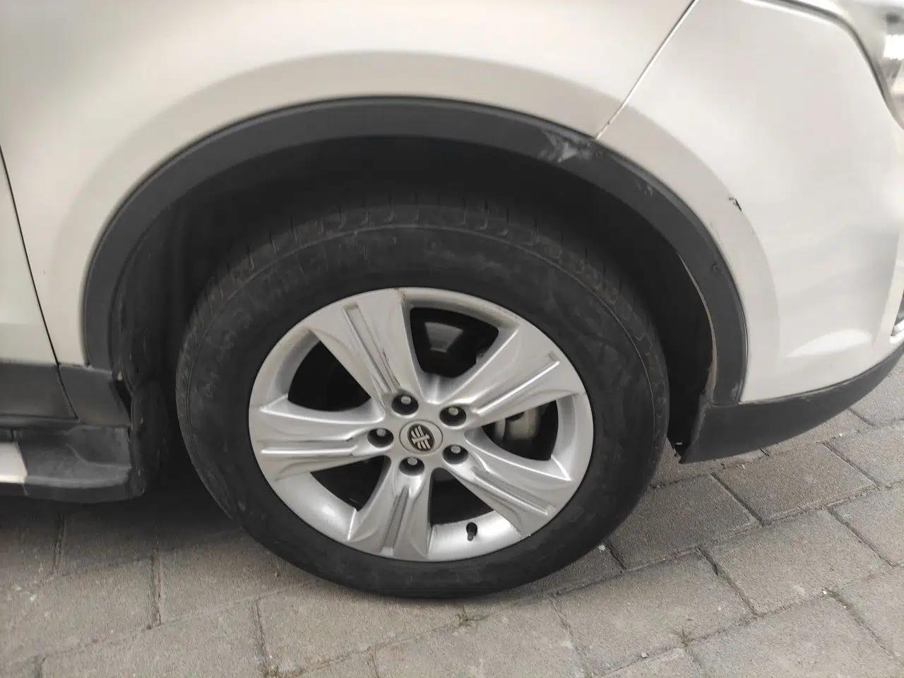 Bestune X80 2015 2.0L Automatic Comfort Anniversary Edition — миниатюра 8