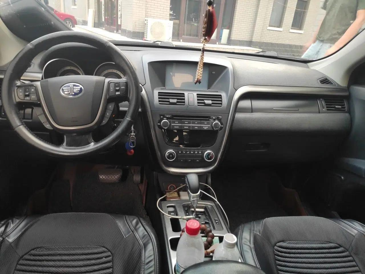 Bestune X80 2015 2.0L Automatic Comfort Anniversary Edition — миниатюра 9