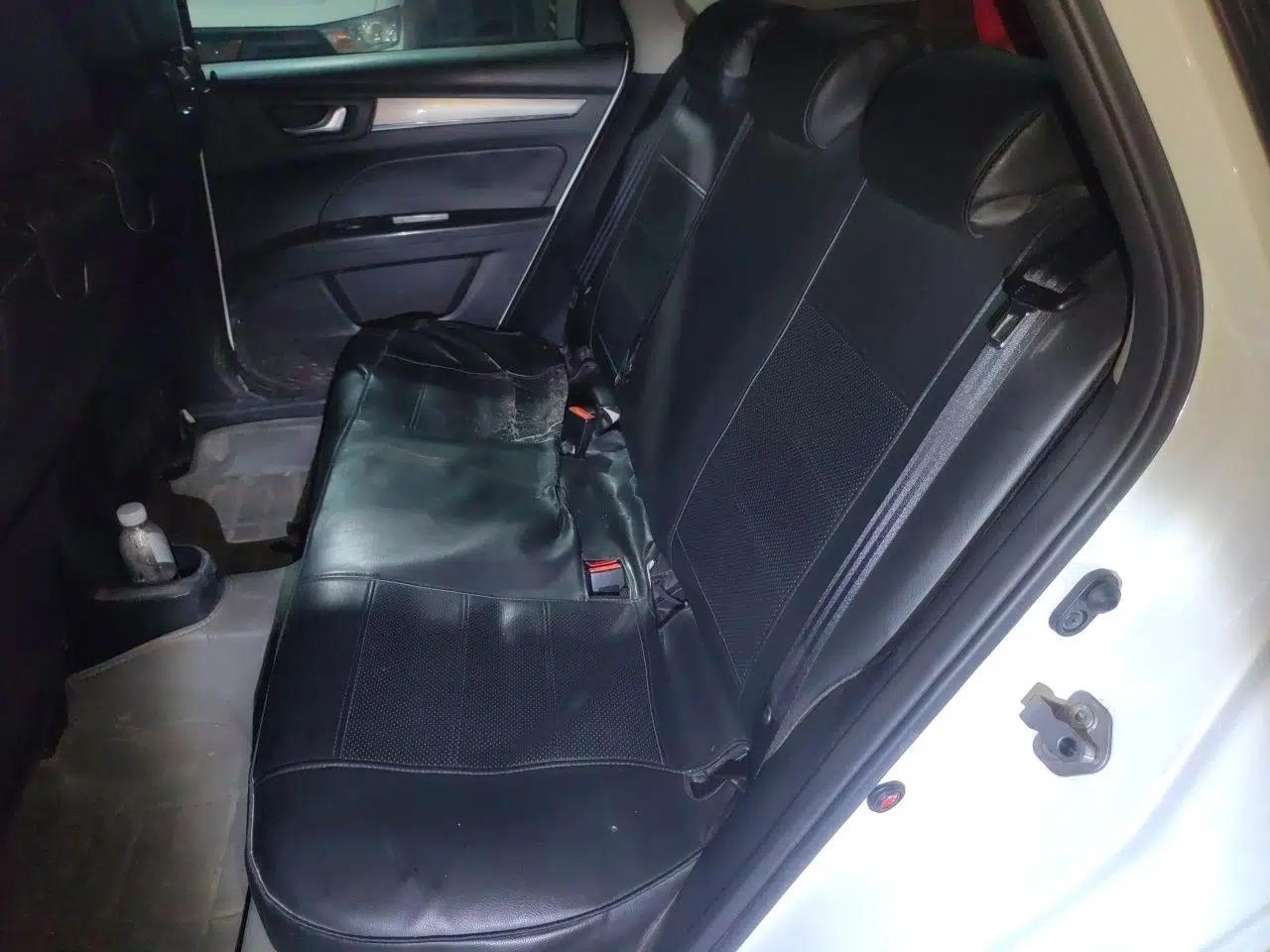 Bestune B30 2016 1.6L Automatic Luxury Model — миниатюра 17