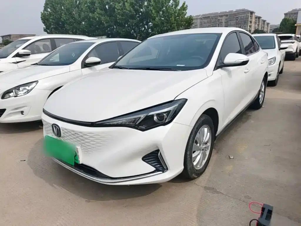 Changan Eado New Energy 2022 EV460 Smart Ride-Hailing Edition (Lithium Iron Phosphate) — миниатюра 1