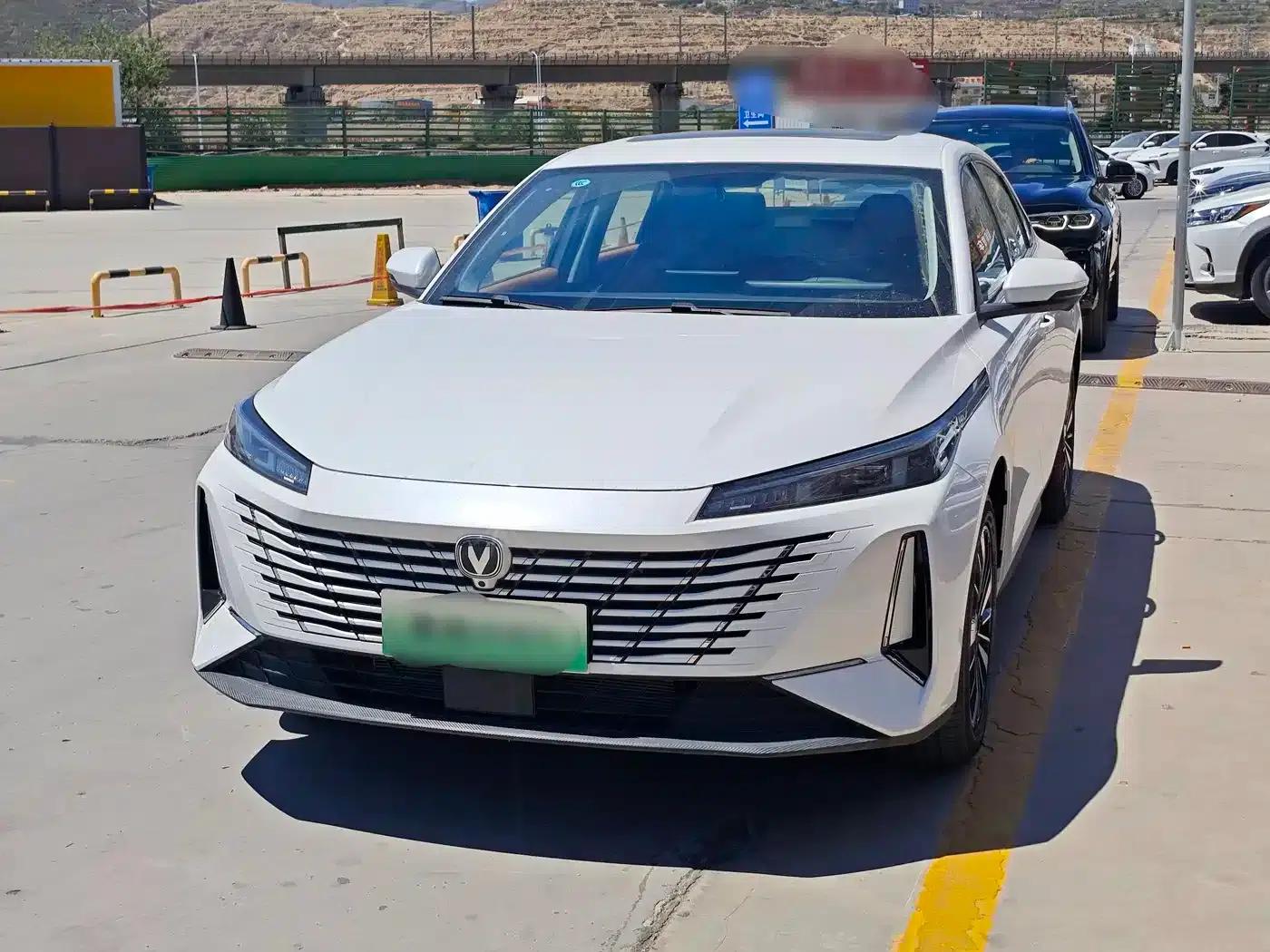 Changan Eado PHEV 2025 Smart Blue Whale 145KM Battleship Edition — миниатюра 1