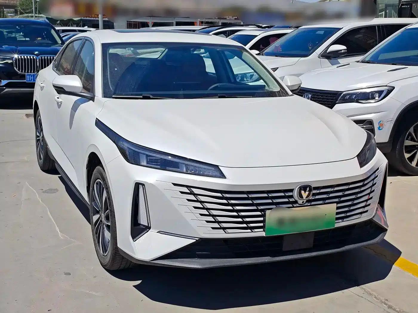 Changan Eado PHEV 2025 Smart Blue Whale 145KM Battleship Edition — миниатюра 3