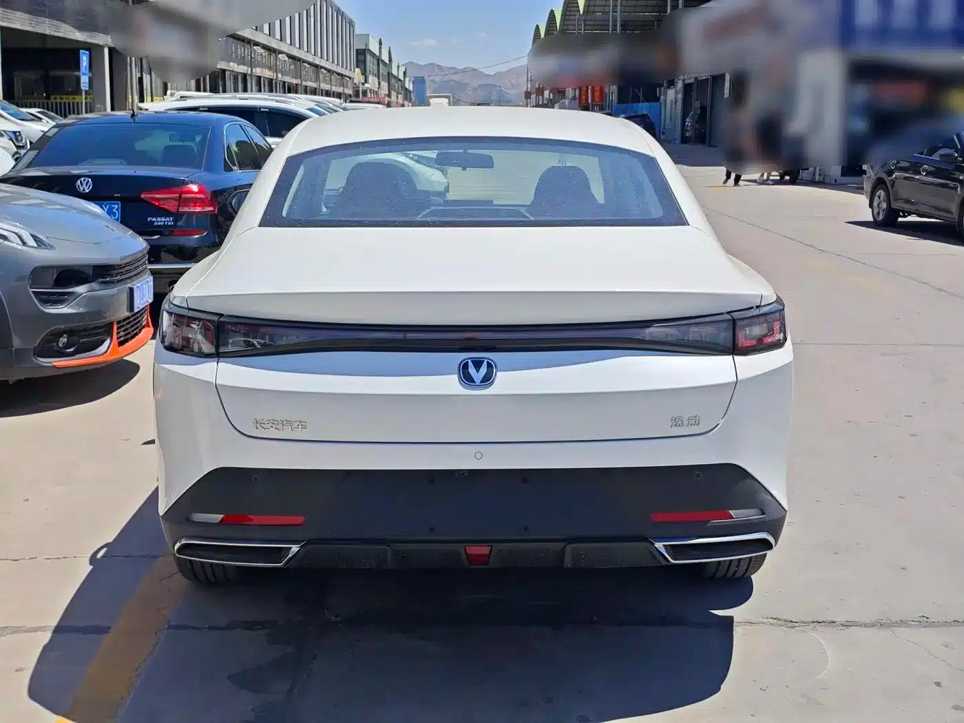 Changan Eado PHEV 2025 Smart Blue Whale 145KM Battleship Edition — миниатюра 5