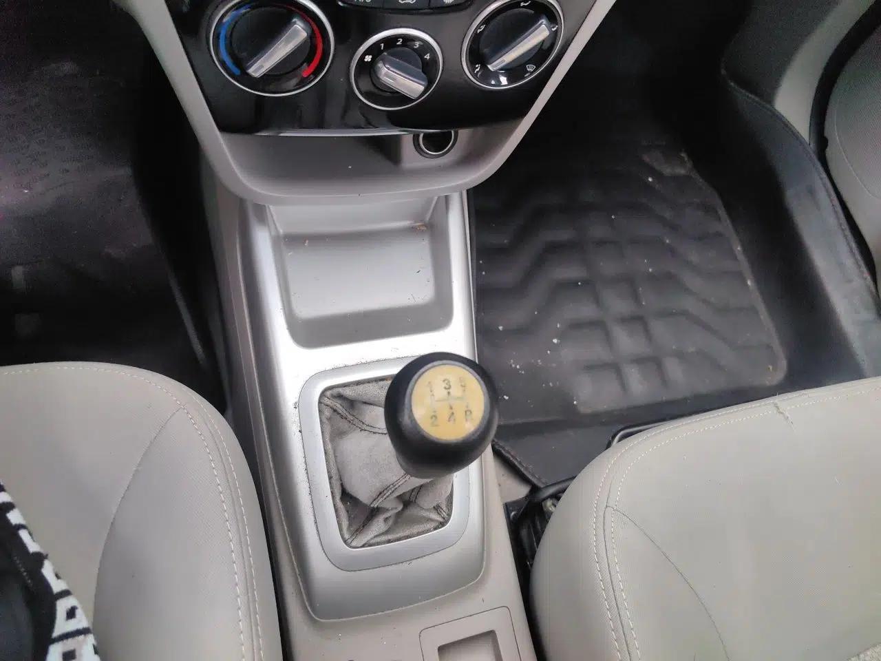 CHANGAN Alsvin V3 2015 1.4L Manual Warm-Hearted Model China V Standard — миниатюра 14