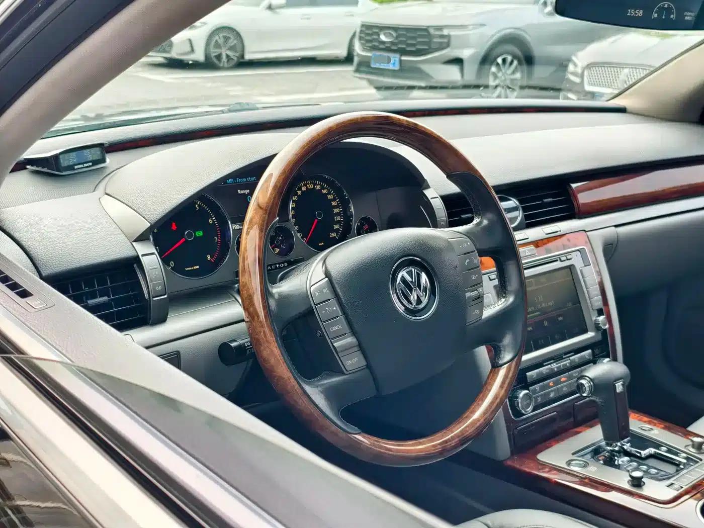 Phaeton 2011 3.6L V6 5-seater Extended Comfort Edition — миниатюра 13