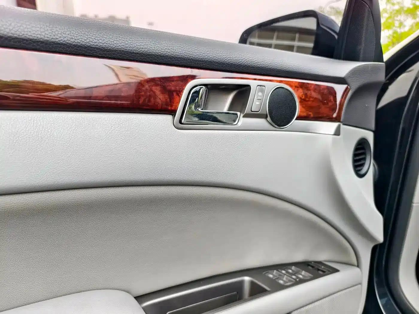 Phaeton 2011 3.6L V6 5-seater Extended Comfort Edition — миниатюра 14