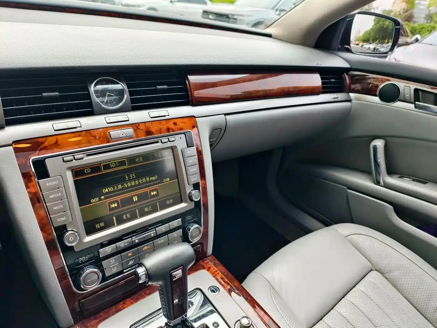 Phaeton 2011 3.6L V6 5-seater Extended Comfort Edition — миниатюра 16