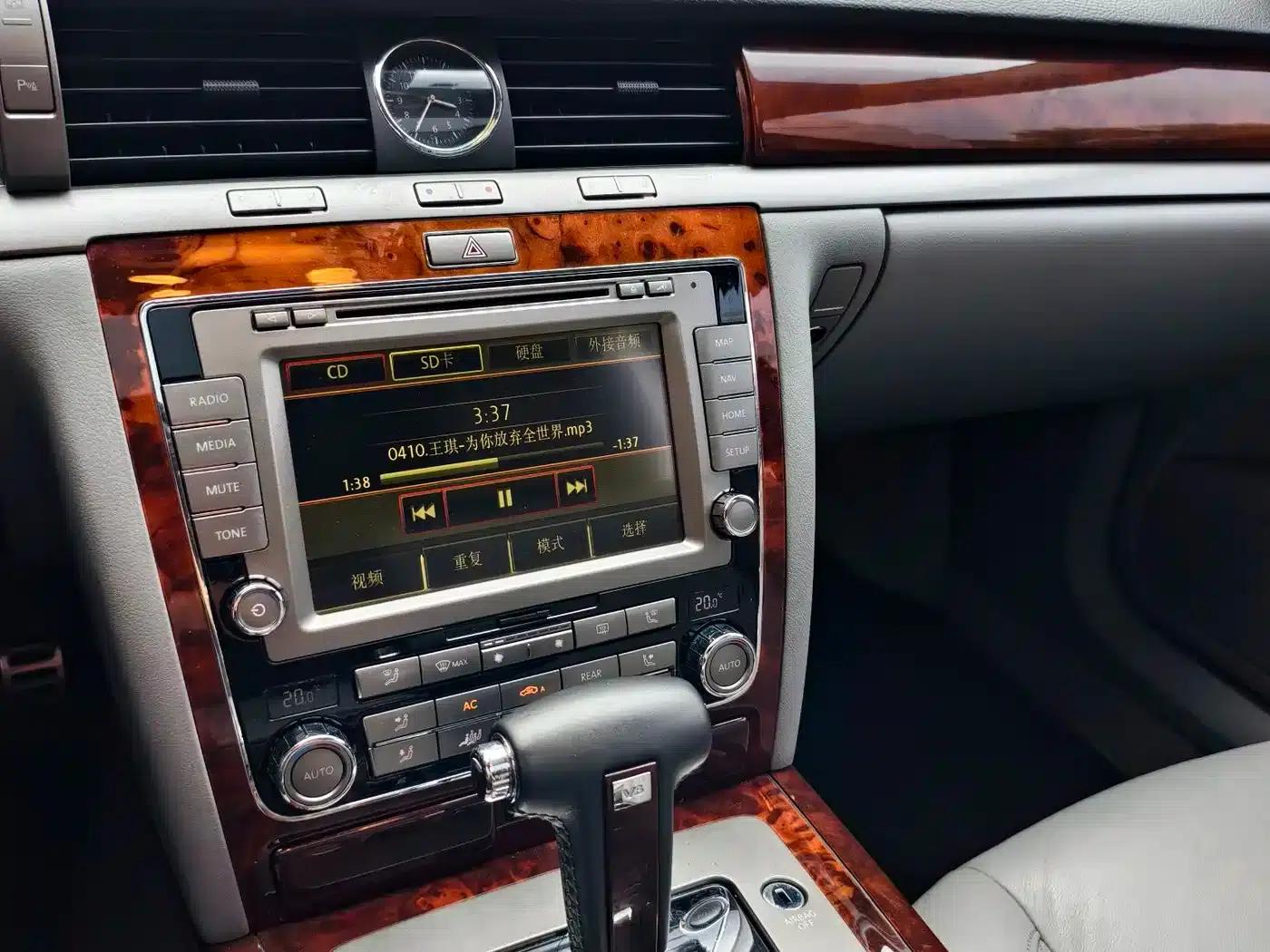 Phaeton 2011 3.6L V6 5-seater Extended Comfort Edition — миниатюра 18
