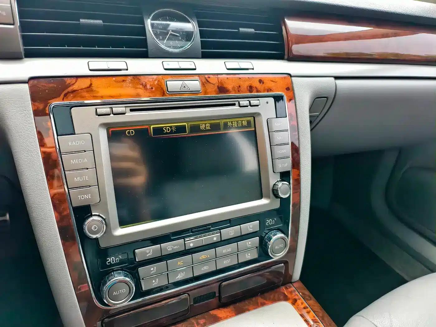 Phaeton 2011 3.6L V6 5-seater Extended Comfort Edition — миниатюра 21