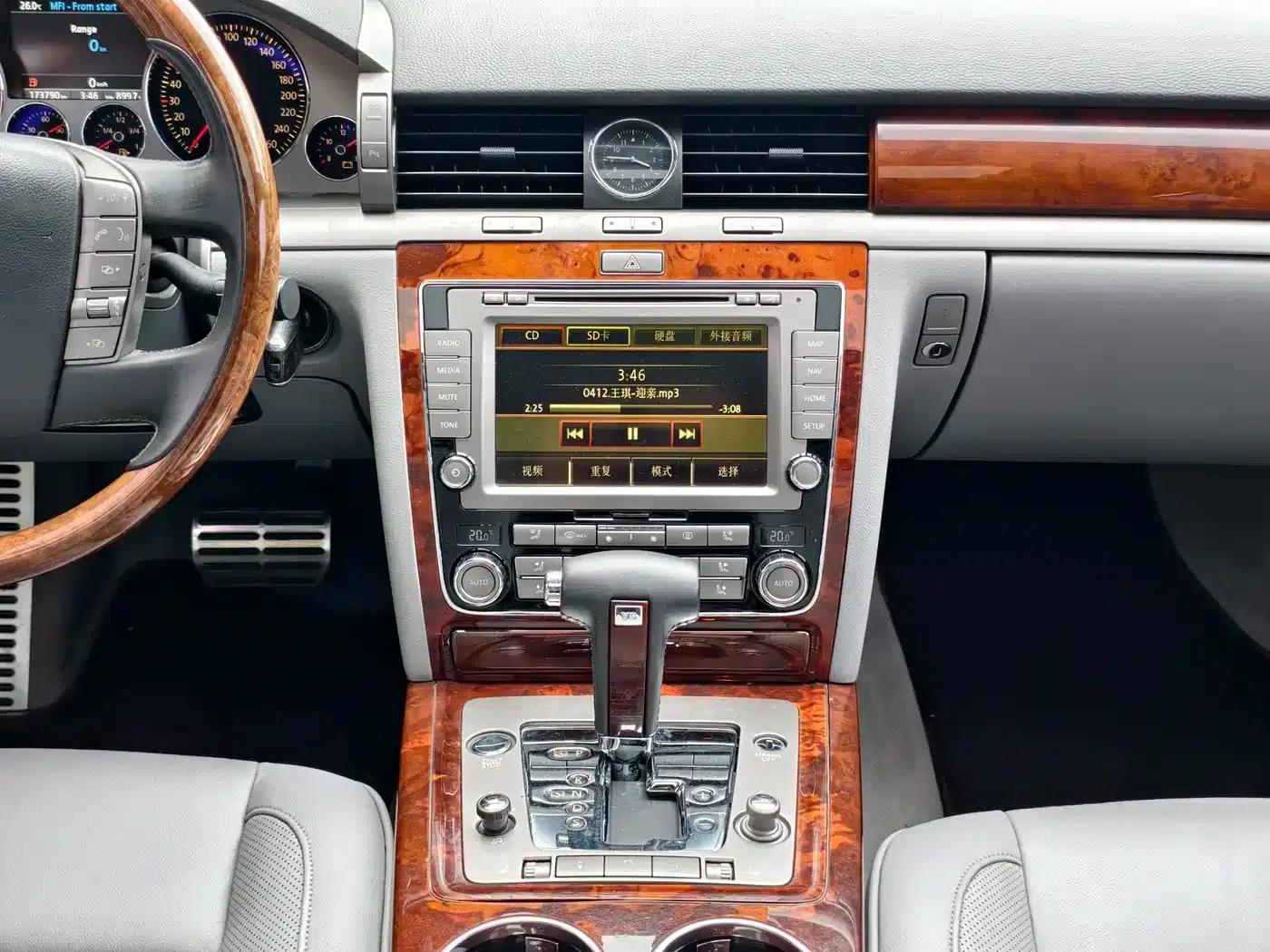 Phaeton 2011 3.6L V6 5-seater Extended Comfort Edition — миниатюра 29