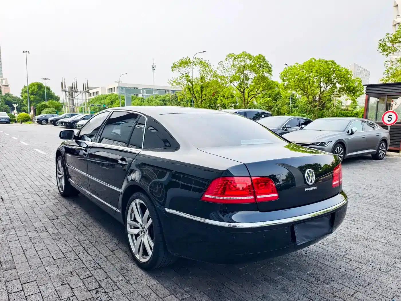 Phaeton 2011 3.6L V6 5-seater Extended Comfort Edition — миниатюра 6