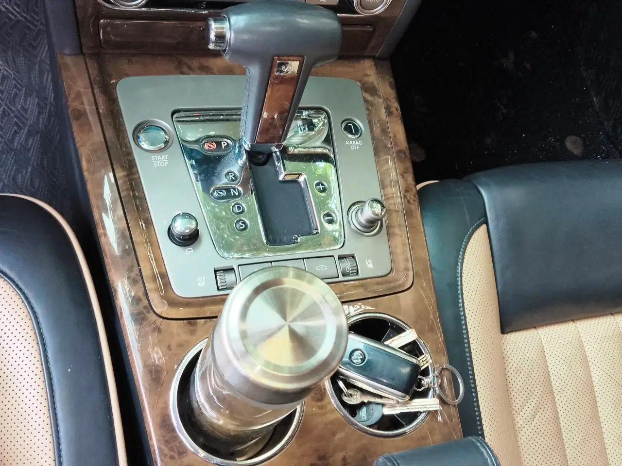 Volkswagen Phaeton 2011 3.6L V6 4-Seater Extended-Length Individual Edition — миниатюра 14