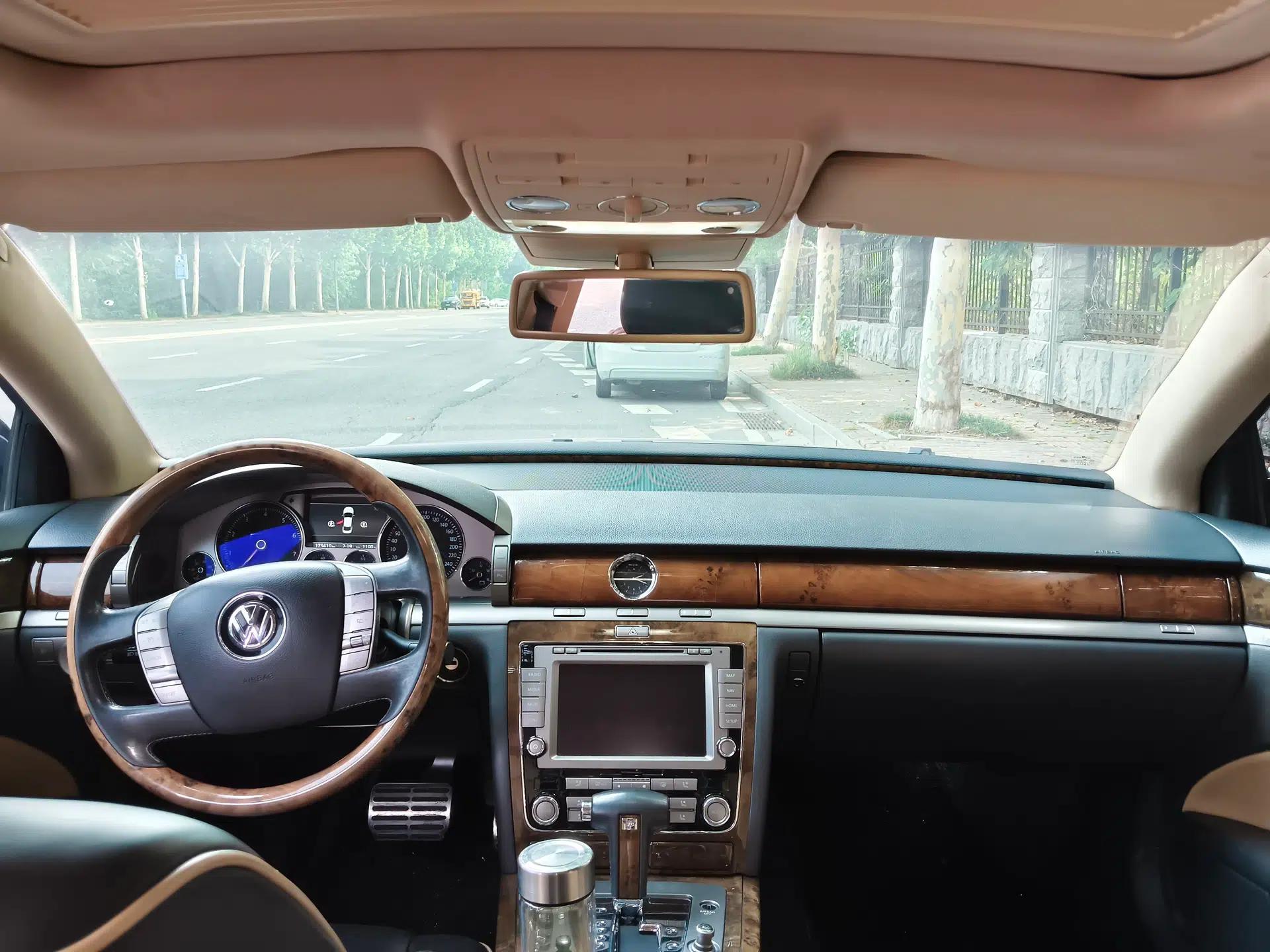 Volkswagen Phaeton 2011 3.6L V6 4-Seater Extended-Length Individual Edition — миниатюра 9