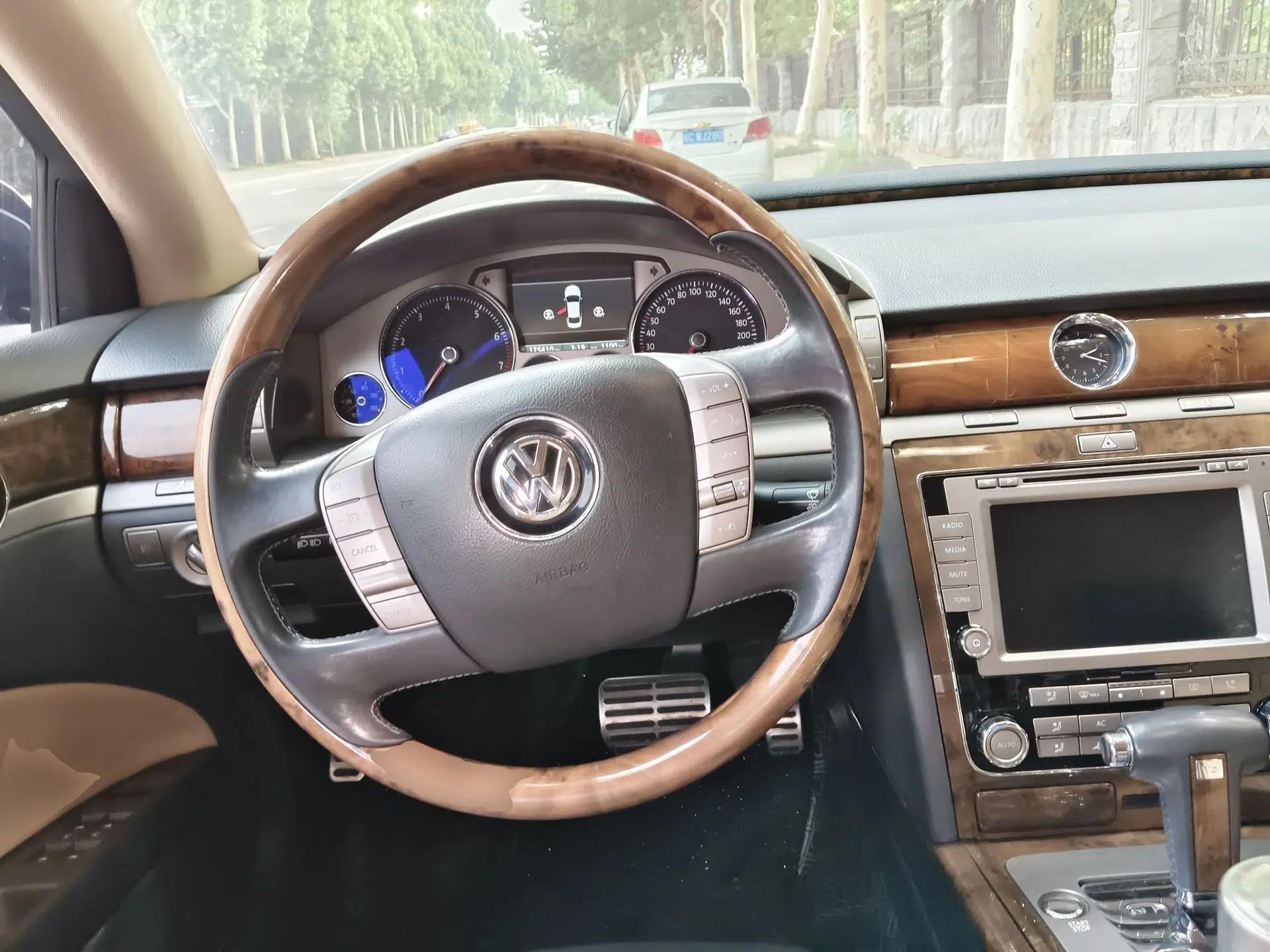 Volkswagen Phaeton 2011 3.6L V6 4-Seater Extended-Length Individual Edition — миниатюра 10