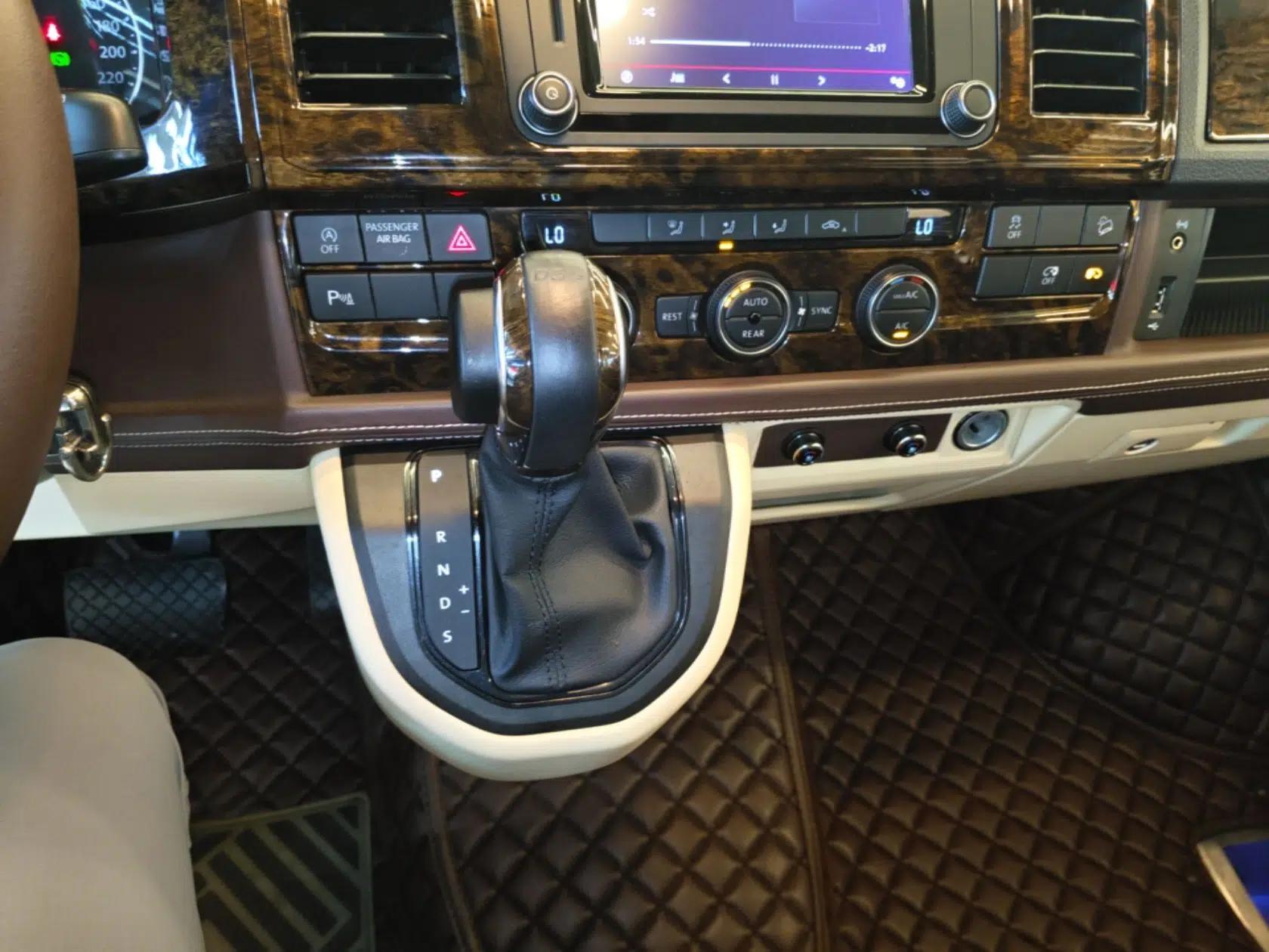 Volkswagen Caravelle 2018 2.0 TSI 4x4 Luxury Edition 7-Seater — миниатюра 16