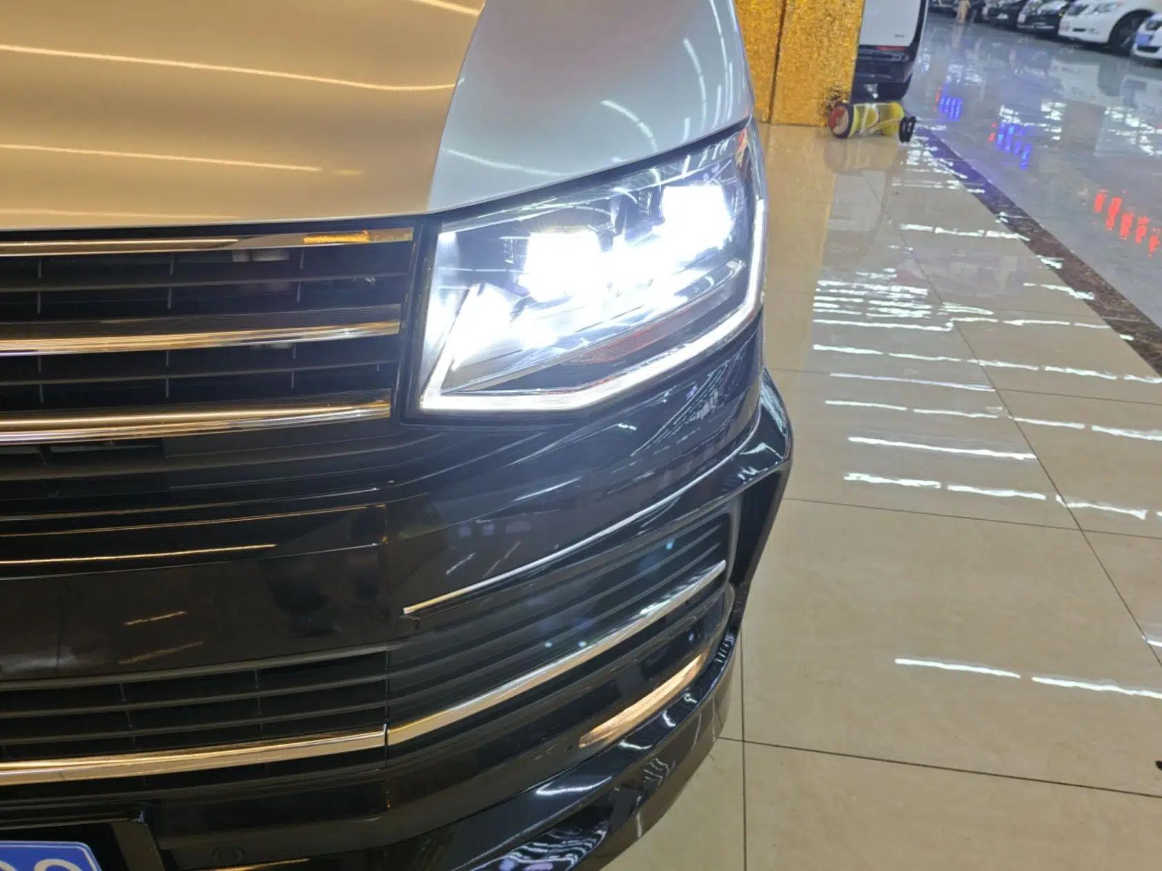 Volkswagen Caravelle 2018 2.0 TSI 4x4 Luxury Edition 7-Seater — миниатюра 8