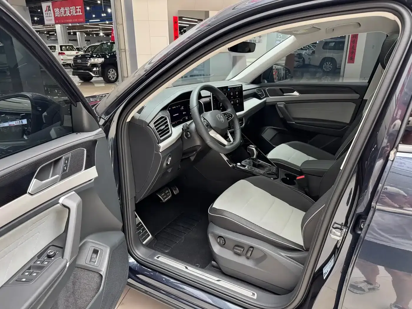 Tayron X 2024 330TSI 2WD Premium High-Performance Edition — миниатюра 4