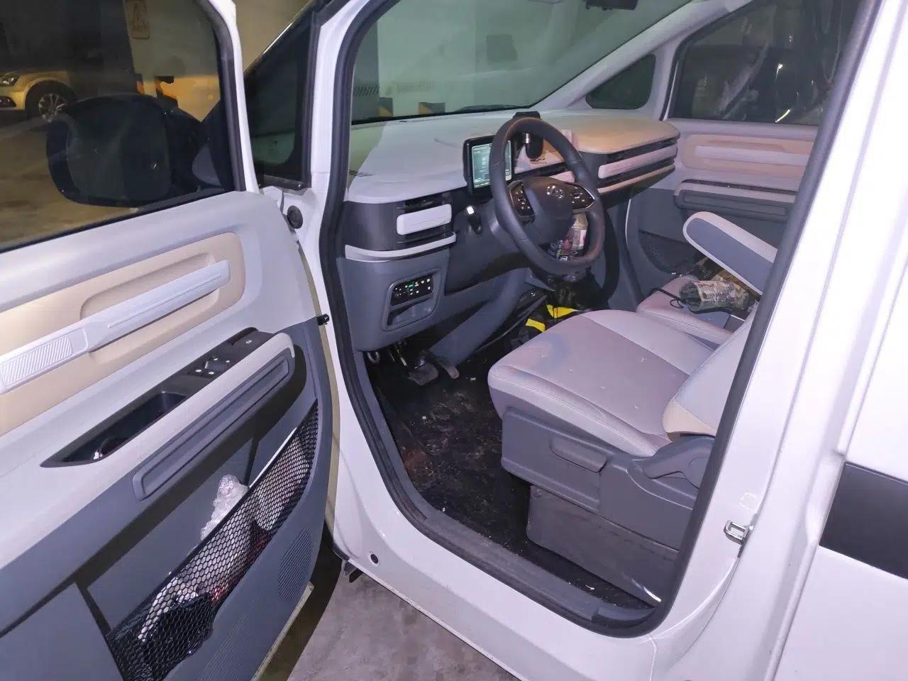 SAIC MAXUS Dana V1 2024 V1 Long Wheelbase Low-Roof Multi-Function Version (62 kWh) — миниатюра 16