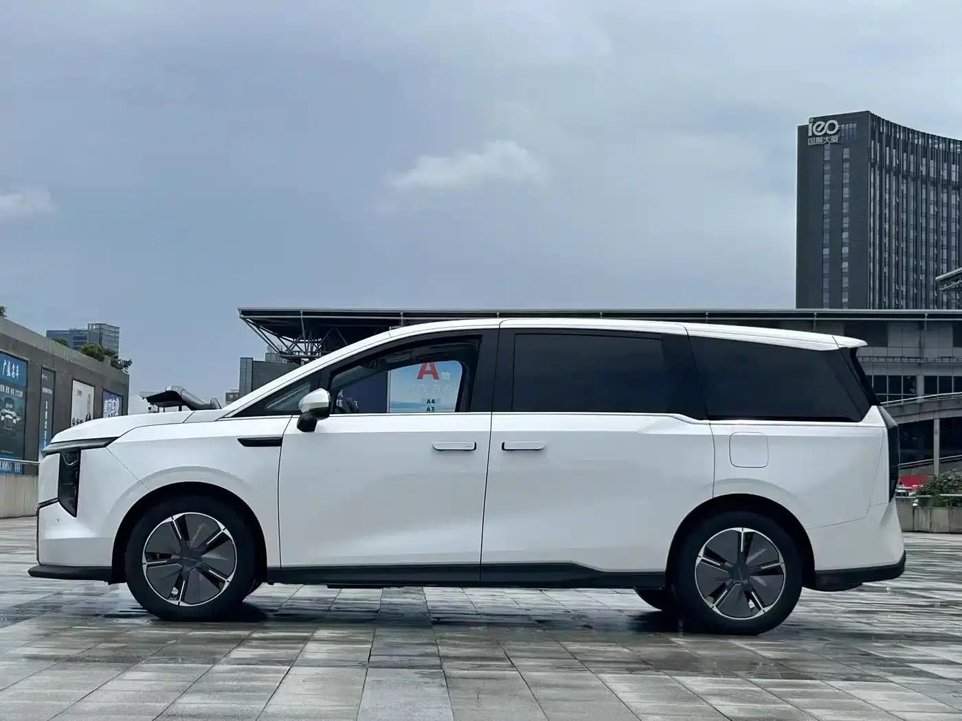 Everyone 7 2024 Super Hybrid Long Range Luxury Edition — миниатюра 18