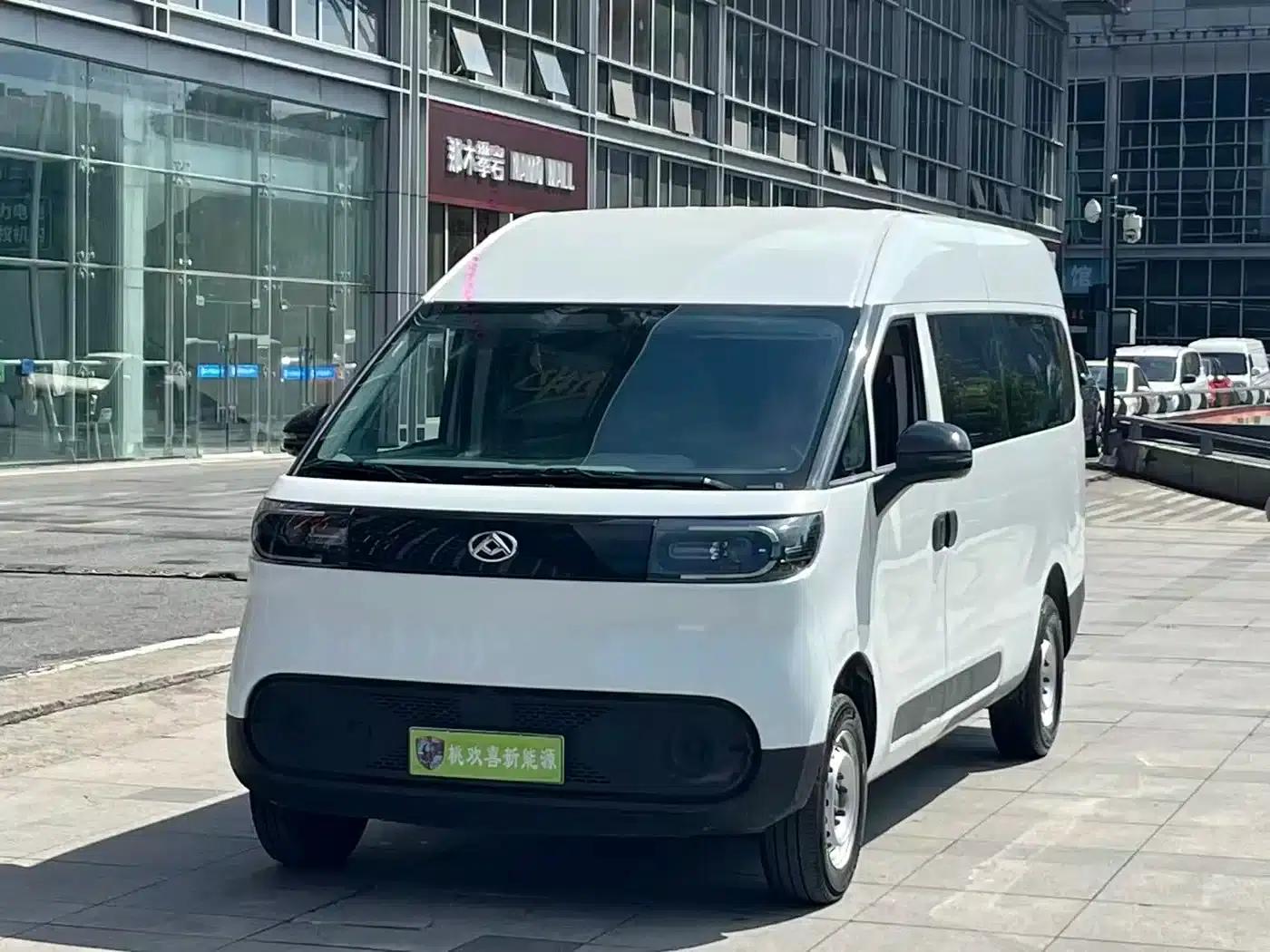 Dana V1 2025 Model V1+ Long Wheelbase High Roof Multi-functional Version (62kWh) — миниатюра 1