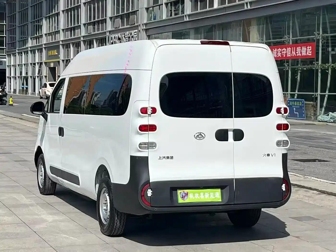 Dana V1 2025 Model V1+ Long Wheelbase High Roof Multi-functional Version (62kWh) — миниатюра 9