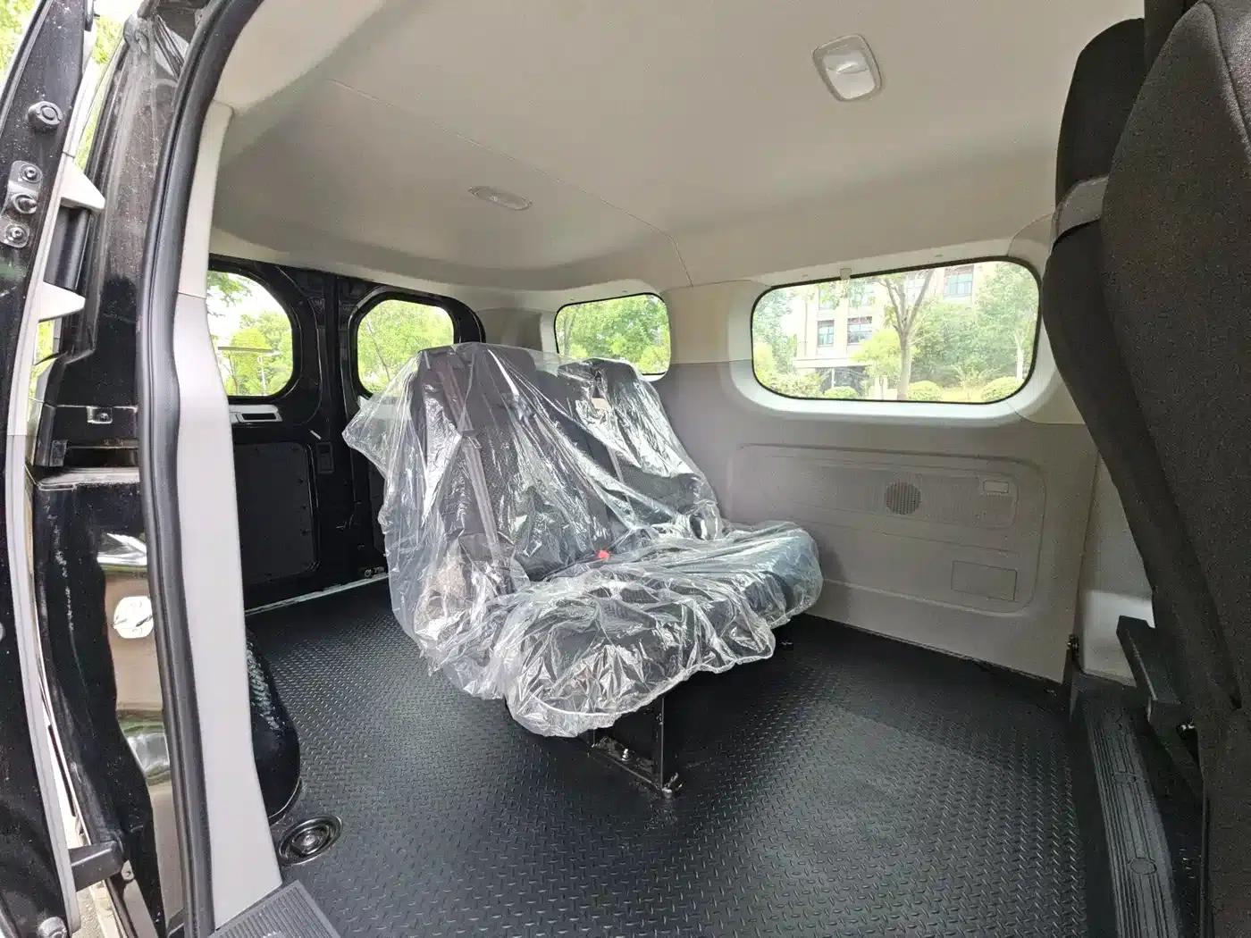 Xintu V70 2023 2.0T Elite Edition Automatic Short Wheelbase Low Roof 5/6 Seats — миниатюра 9