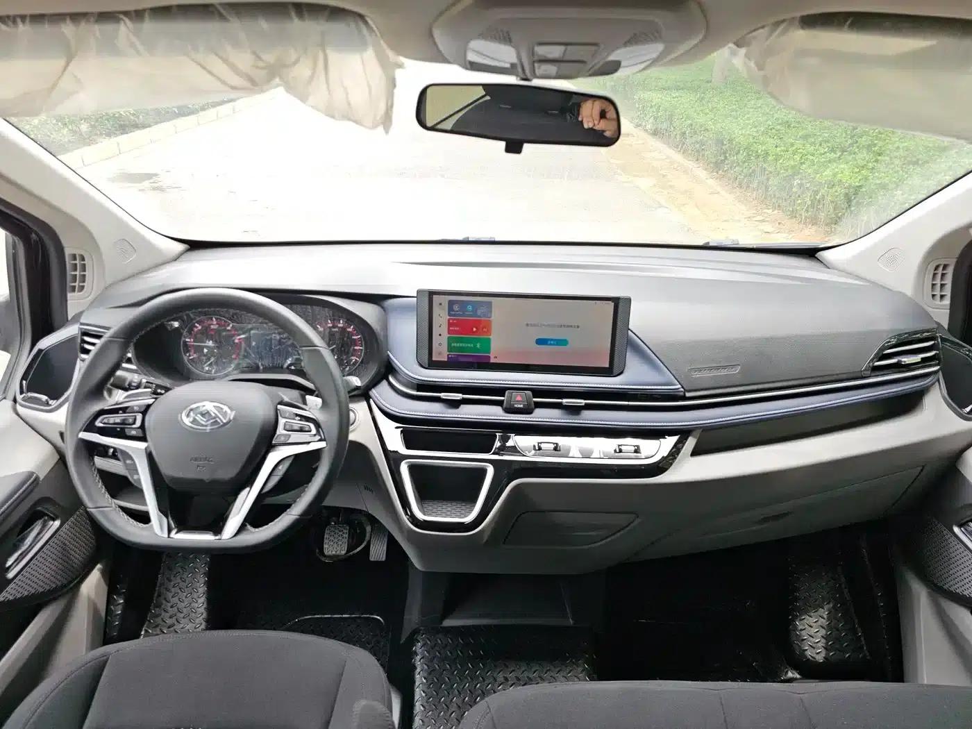 Xintu V70 2023 2.0T Elite Edition Automatic Short Wheelbase Low Roof 5/6 Seats — миниатюра 10