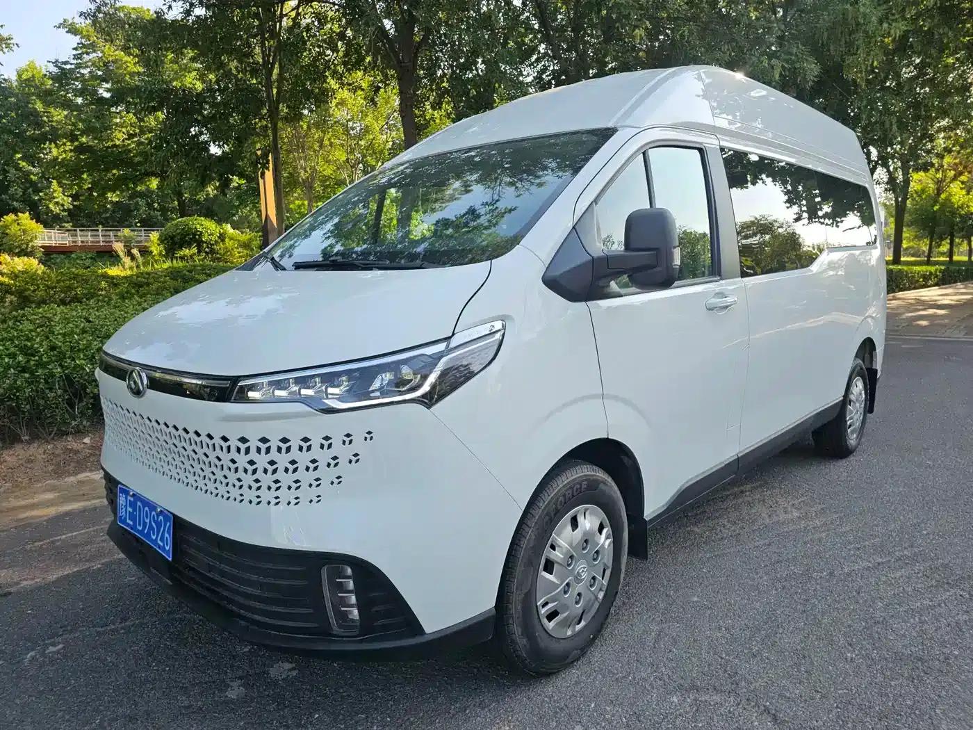 Xintu V70 2023 2.0T Elite Edition Automatic Long Wheelbase Mid-Roof 6/7 Seats — миниатюра 1