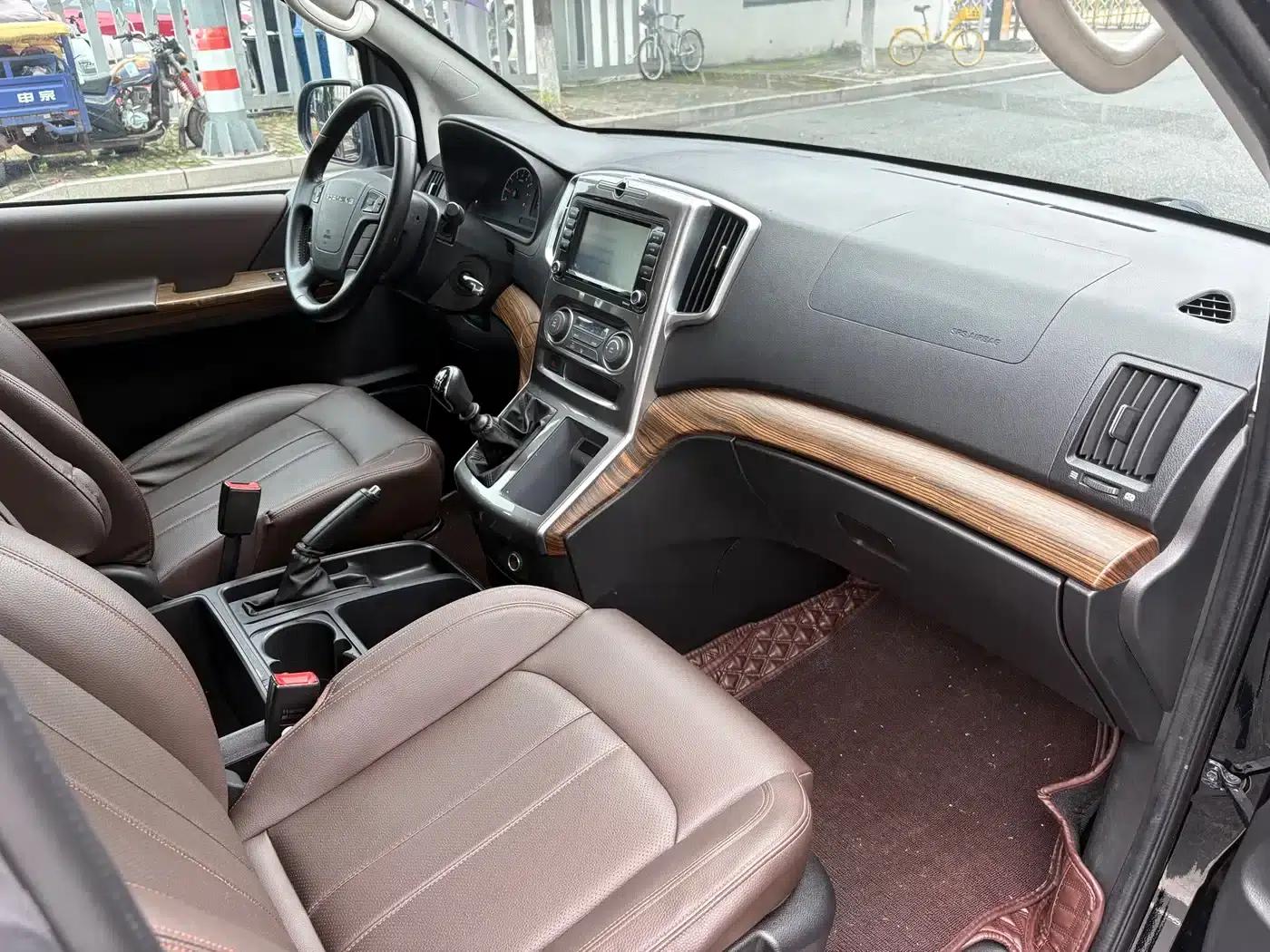 Lingzhi PLUS 2022 Touring Edition 2.0L Manual Premium 7-Seater — миниатюра 14