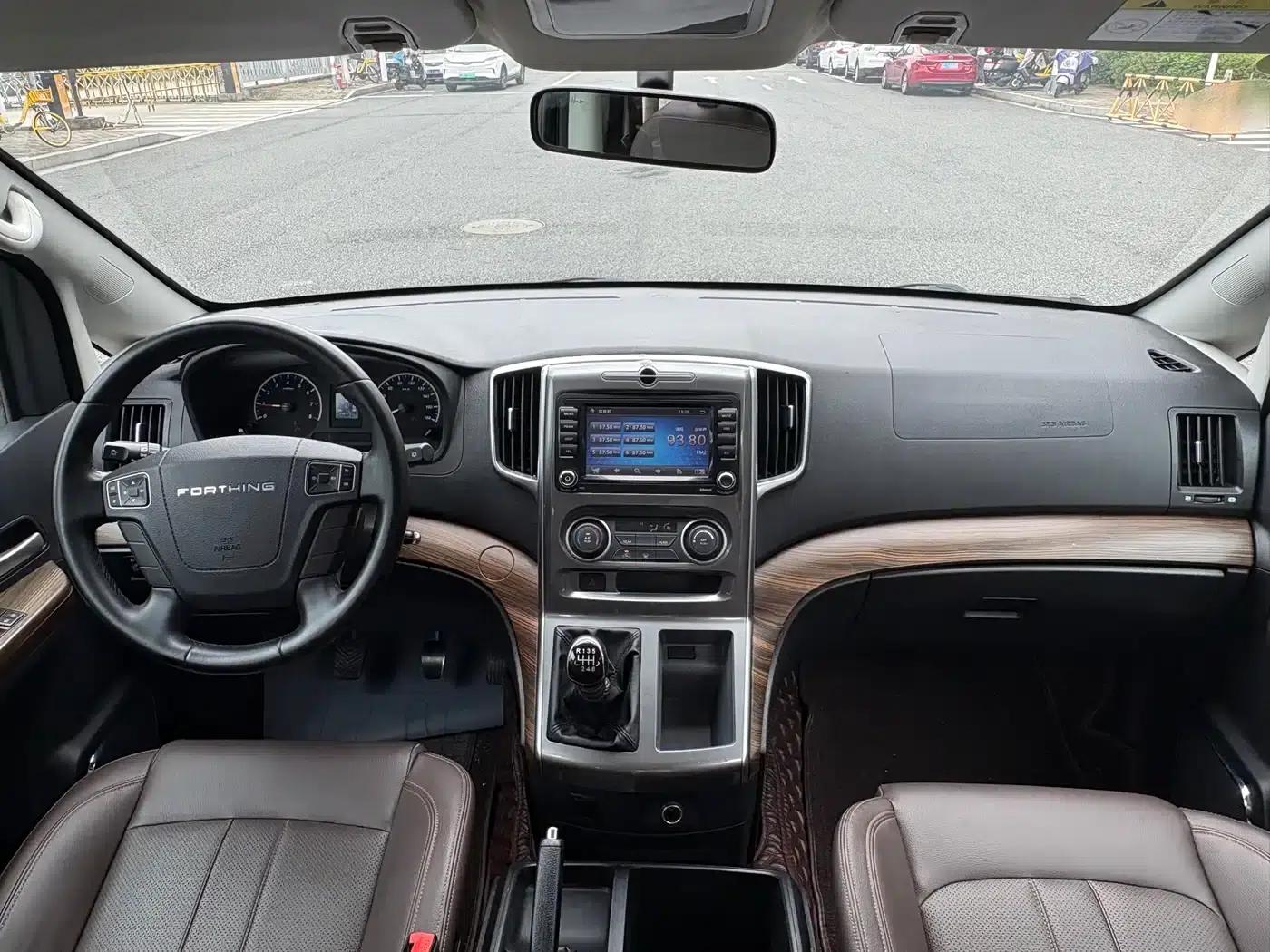 Lingzhi PLUS 2022 Touring Edition 2.0L Manual Premium 7-Seater — миниатюра 15