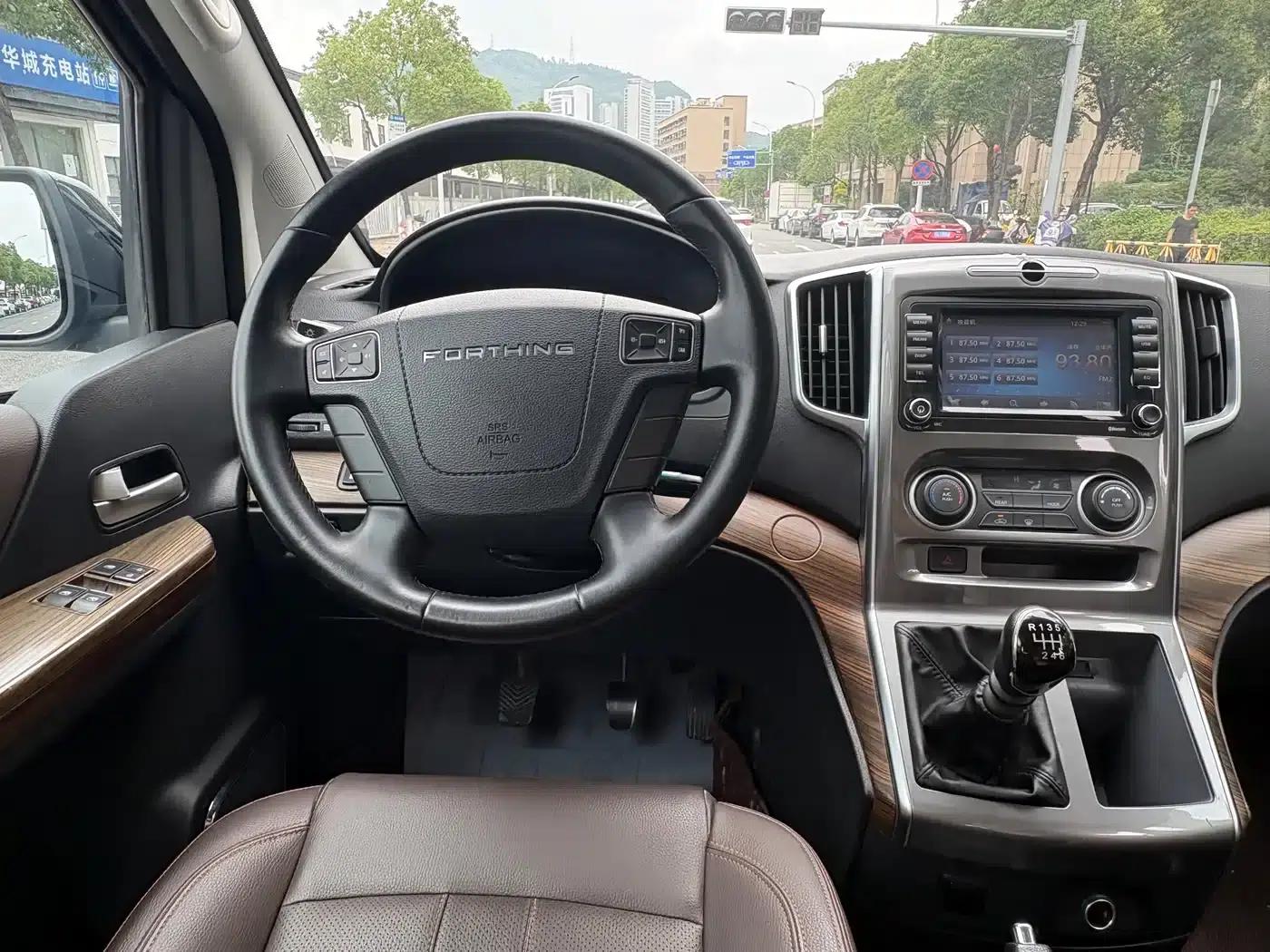 Lingzhi PLUS 2022 Touring Edition 2.0L Manual Premium 7-Seater — миниатюра 18