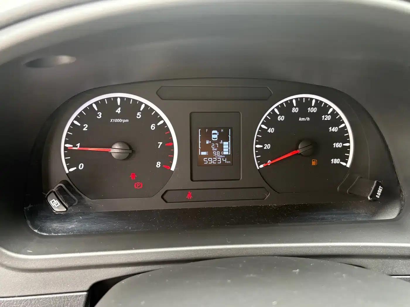Lingzhi PLUS 2022 Touring Edition 2.0L Manual Premium 7-Seater — миниатюра 20