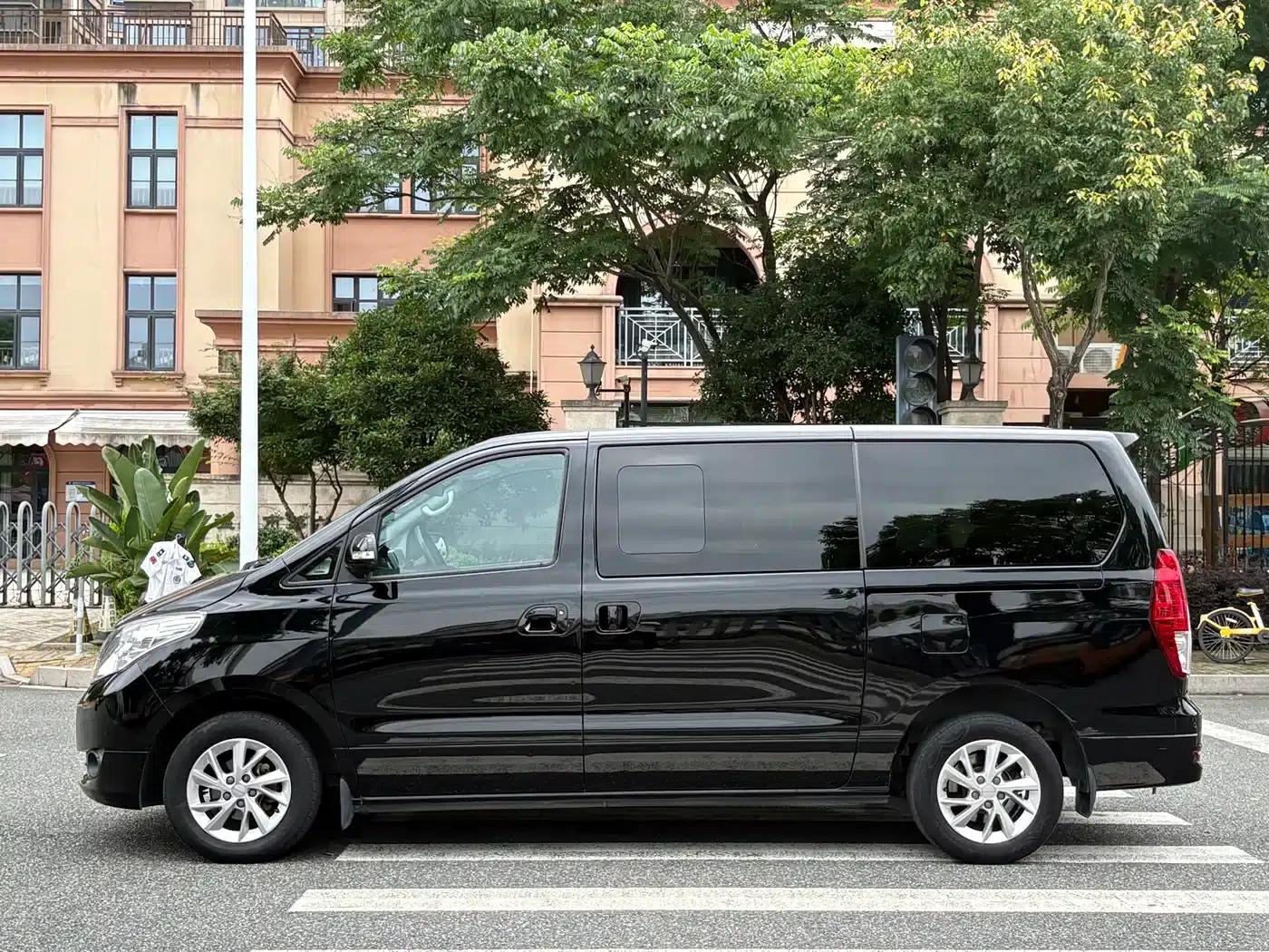 Lingzhi PLUS 2022 Touring Edition 2.0L Manual Premium 7-Seater — миниатюра 8