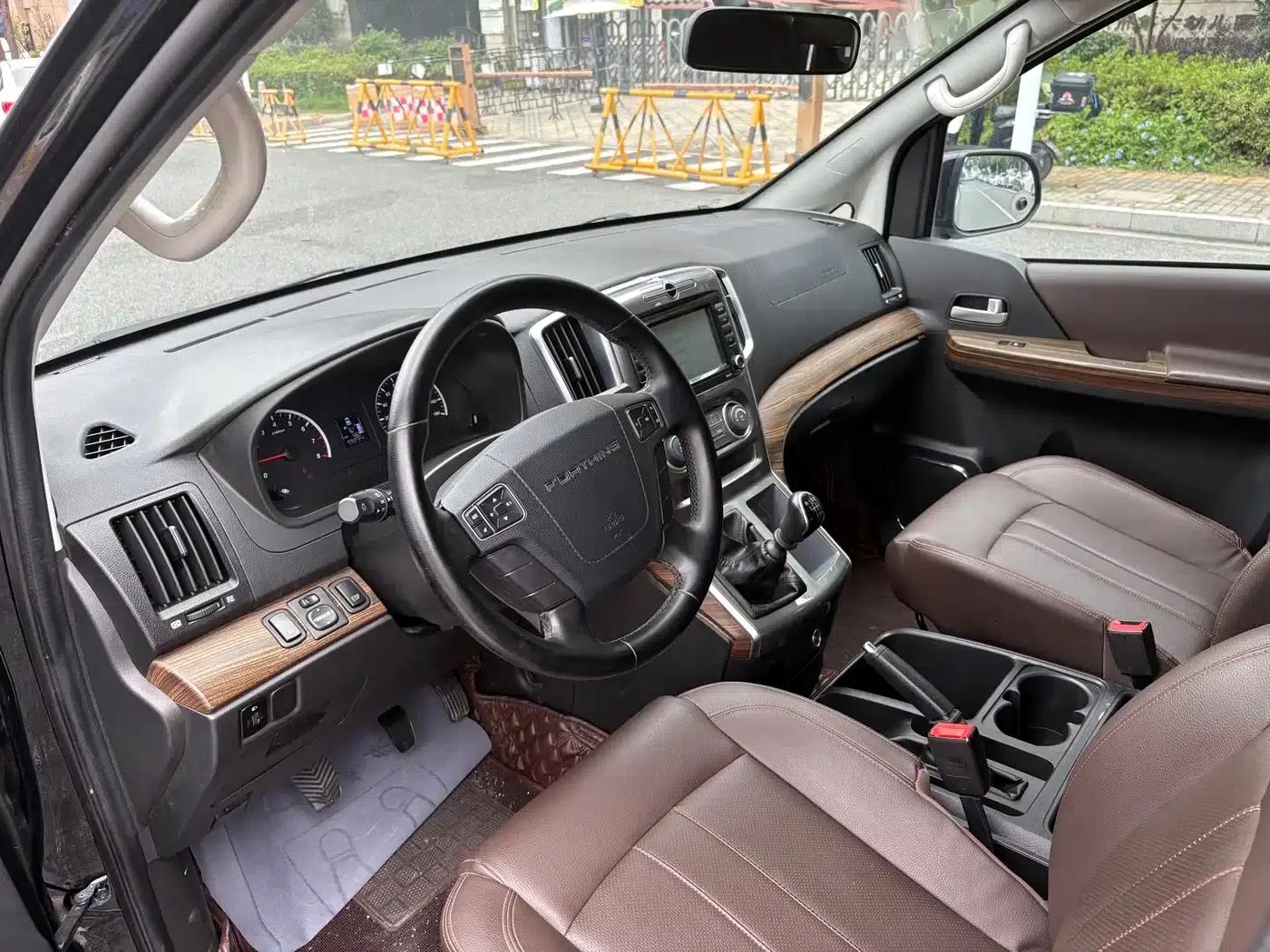 Lingzhi PLUS 2022 Touring Edition 2.0L Manual Premium 7-Seater — миниатюра 9