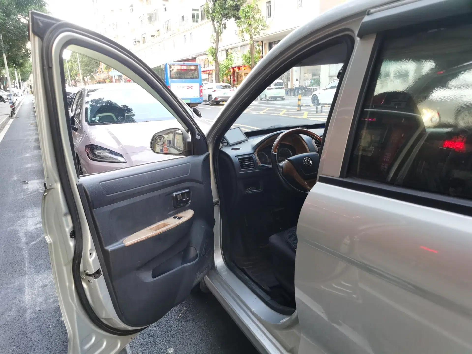 Dongfeng Fengon 330 2014 1.5L Manual Standard Edition DK15-02 — миниатюра 16