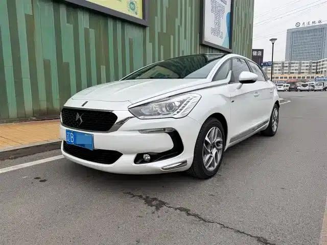 DS 5 2015 1.6T Luxury Edition THP160