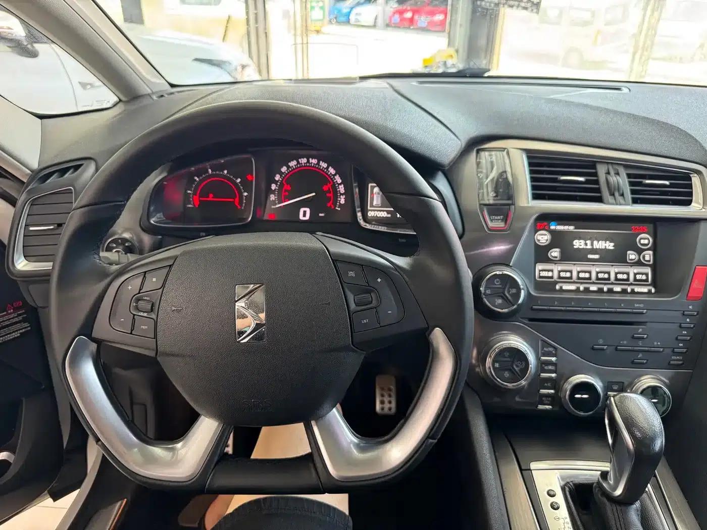 DS 5 2013 1.6T Luxury Edition THP200 — миниатюра 4