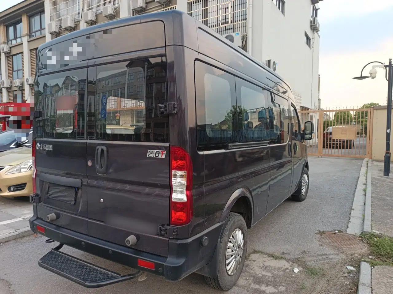 Dongfeng Yufeng 2023 V9+ 2.0T Manual Rear-Drive Multi-Function Mid-Height 7/8/9-Seater — миниатюра 6