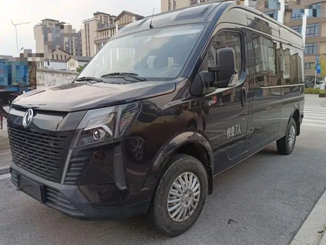 Dongfeng Yufeng 2023 V9+ 2.0T Manual Rear-Drive Multi-Function Mid-Height 7/8/9-Seater