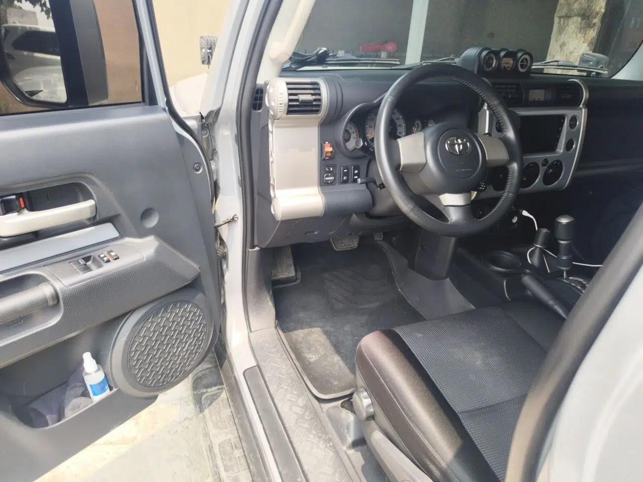 Toyota FJ Cruiser 4.0FJ parallel import — миниатюра 16