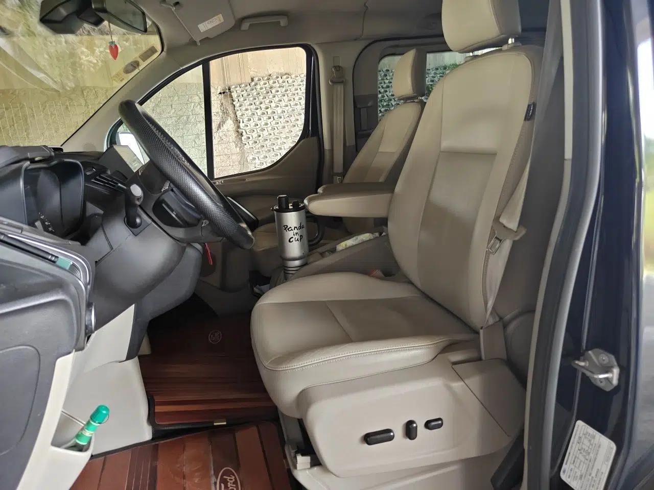 Ford Tourneo Custom 2017 2.0T Automatic Elite Version — миниатюра 15