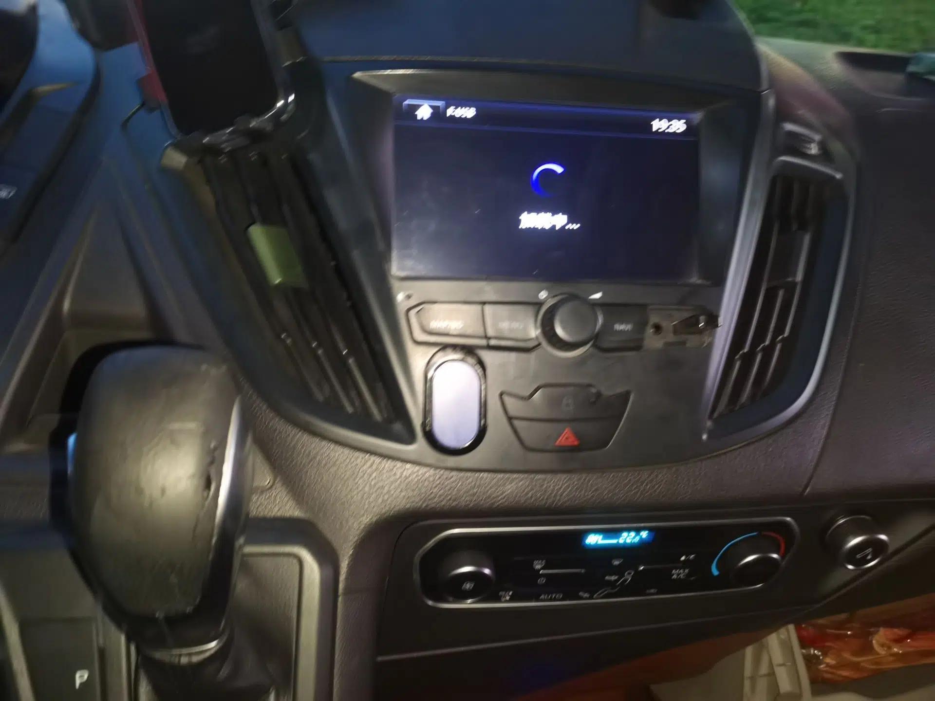 Ford Tourneo Custom 2017 2.0T Automatic Elite Edition — миниатюра 13