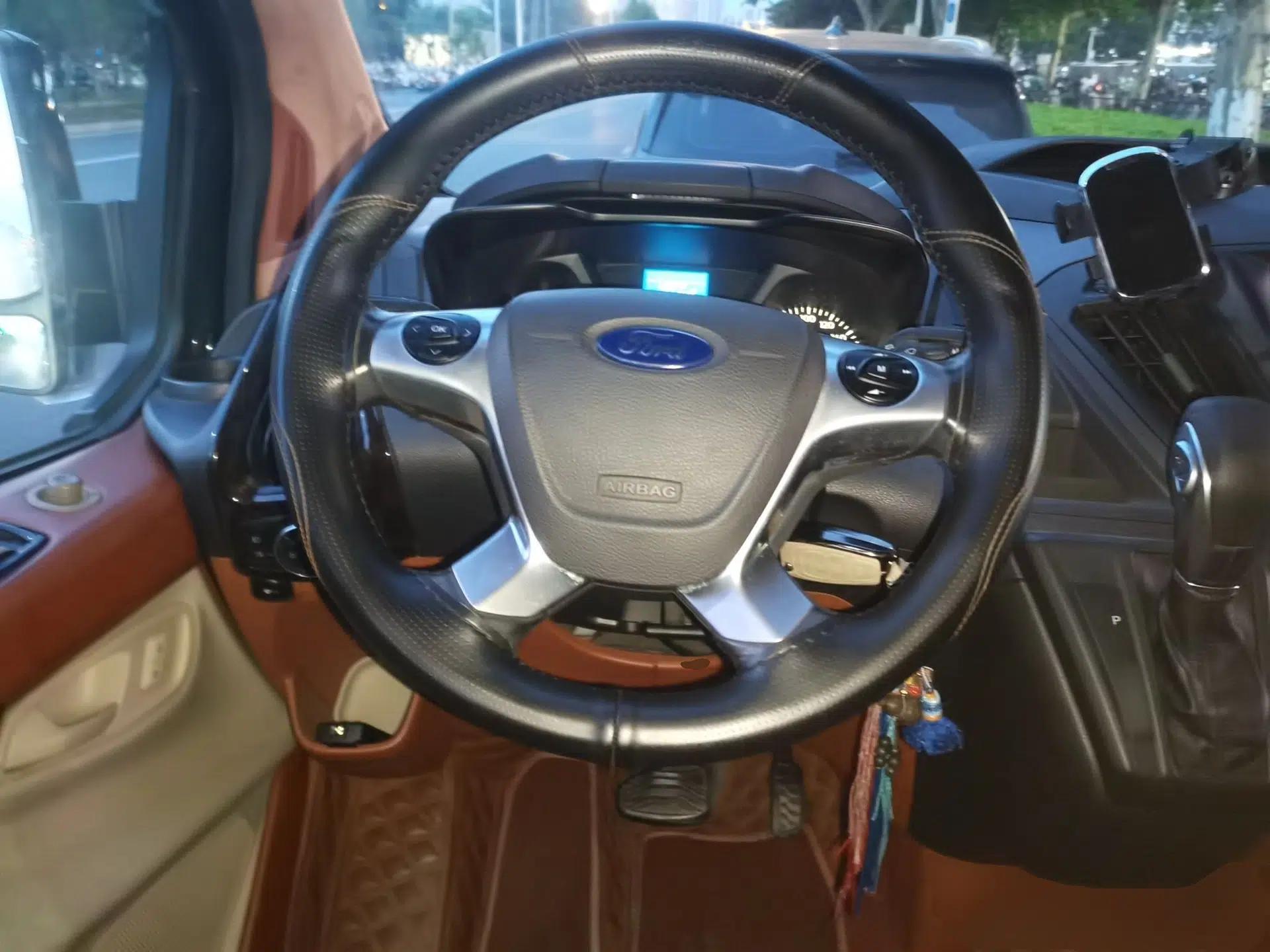 Ford Tourneo Custom 2017 2.0T Automatic Elite Edition — миниатюра 10