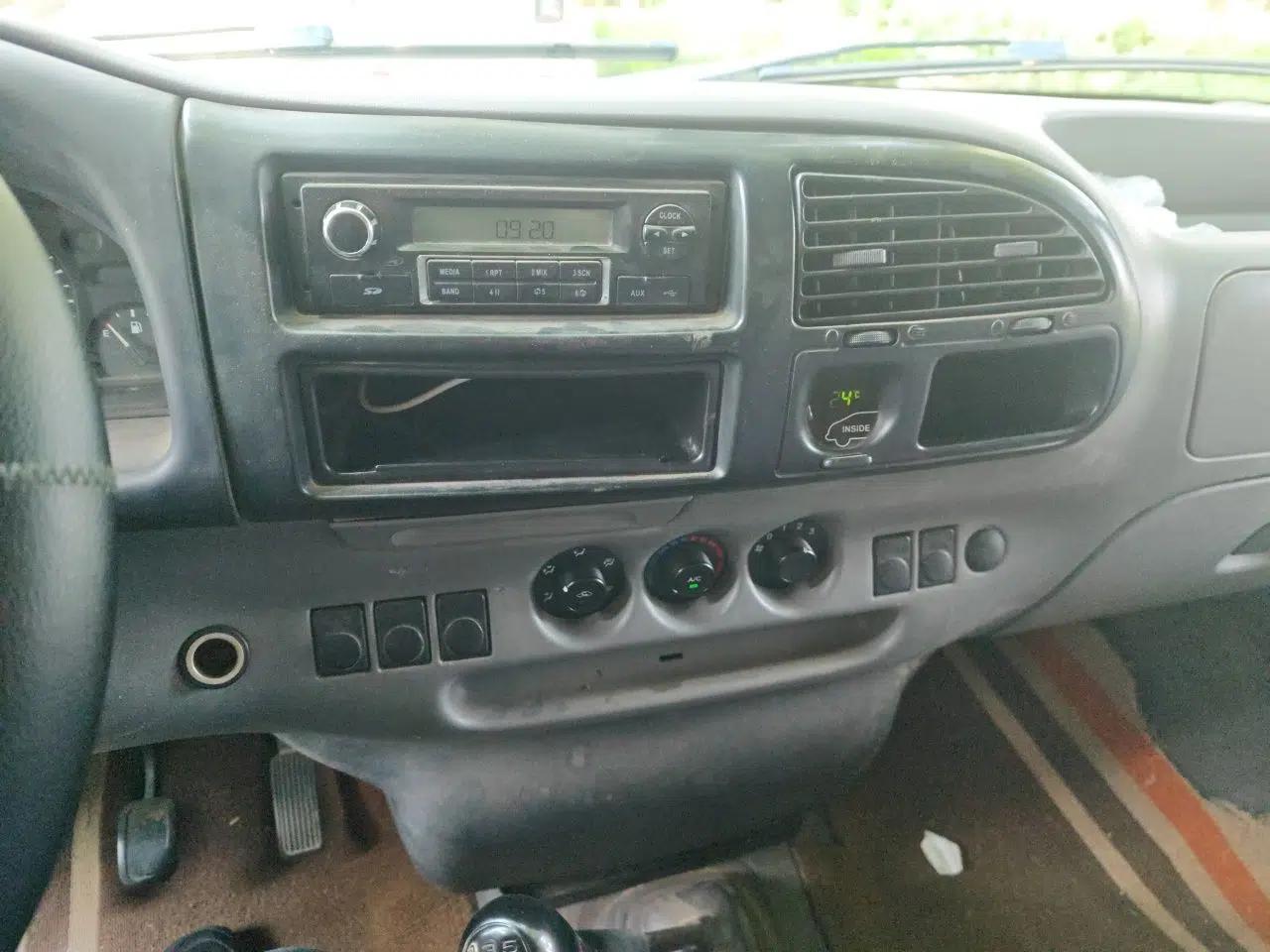 Ford Classic Transit 2013 2.8T Diesel Logistics Model with Short Wheelbase and Mid-Roof JX493ZLQ4 — миниатюра 13