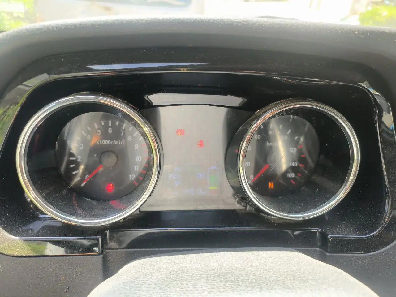 Foton Skyworth EV6 2023 Fast and Slow Charging Version — миниатюра 12